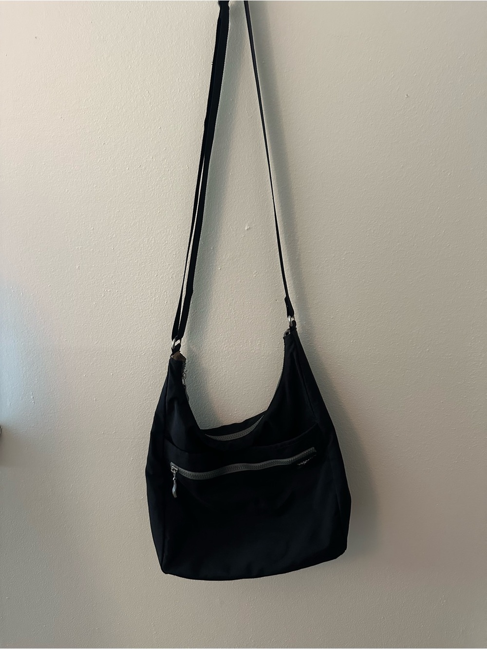 Baggalini crossbody strap bag